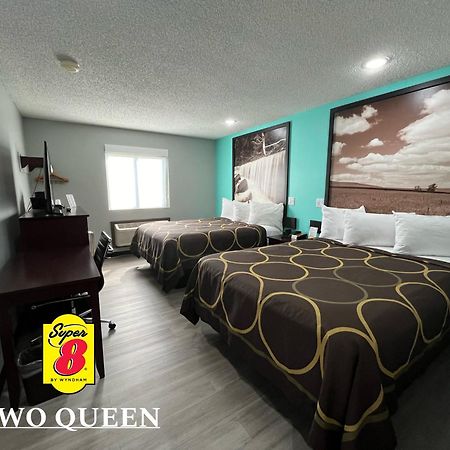 Super 8 By Wyndham Emporia Motel Екстериор снимка