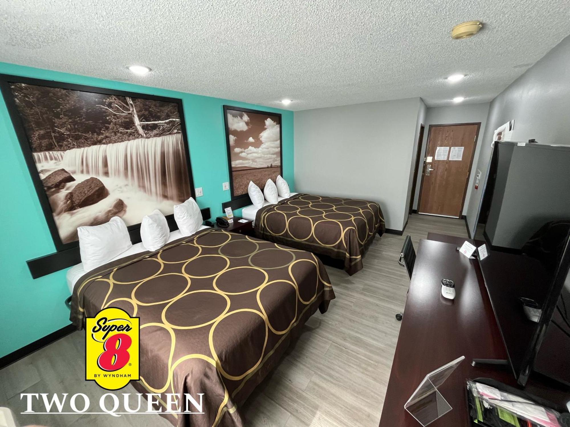 Super 8 By Wyndham Emporia Motel Екстериор снимка
